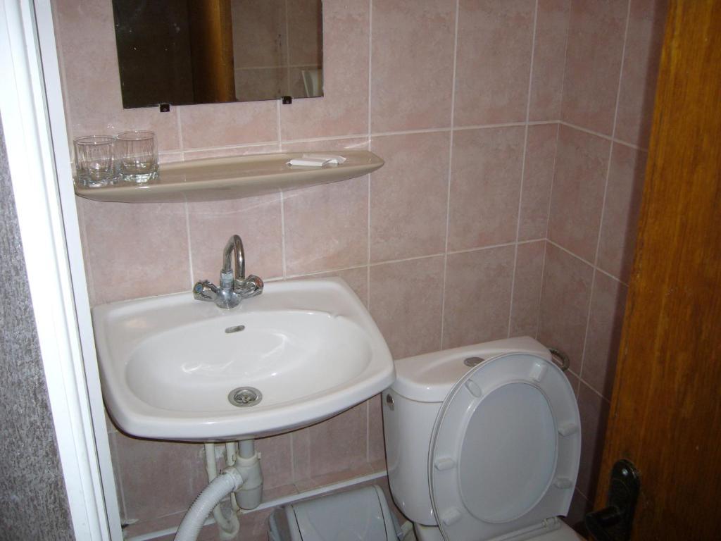 Hotel Profspilkovyi Lutsk Room photo
