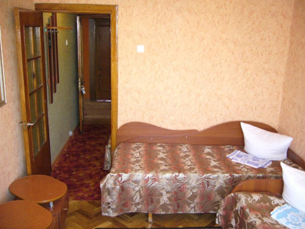 Hotel Profspilkovyi Lutsk Room photo