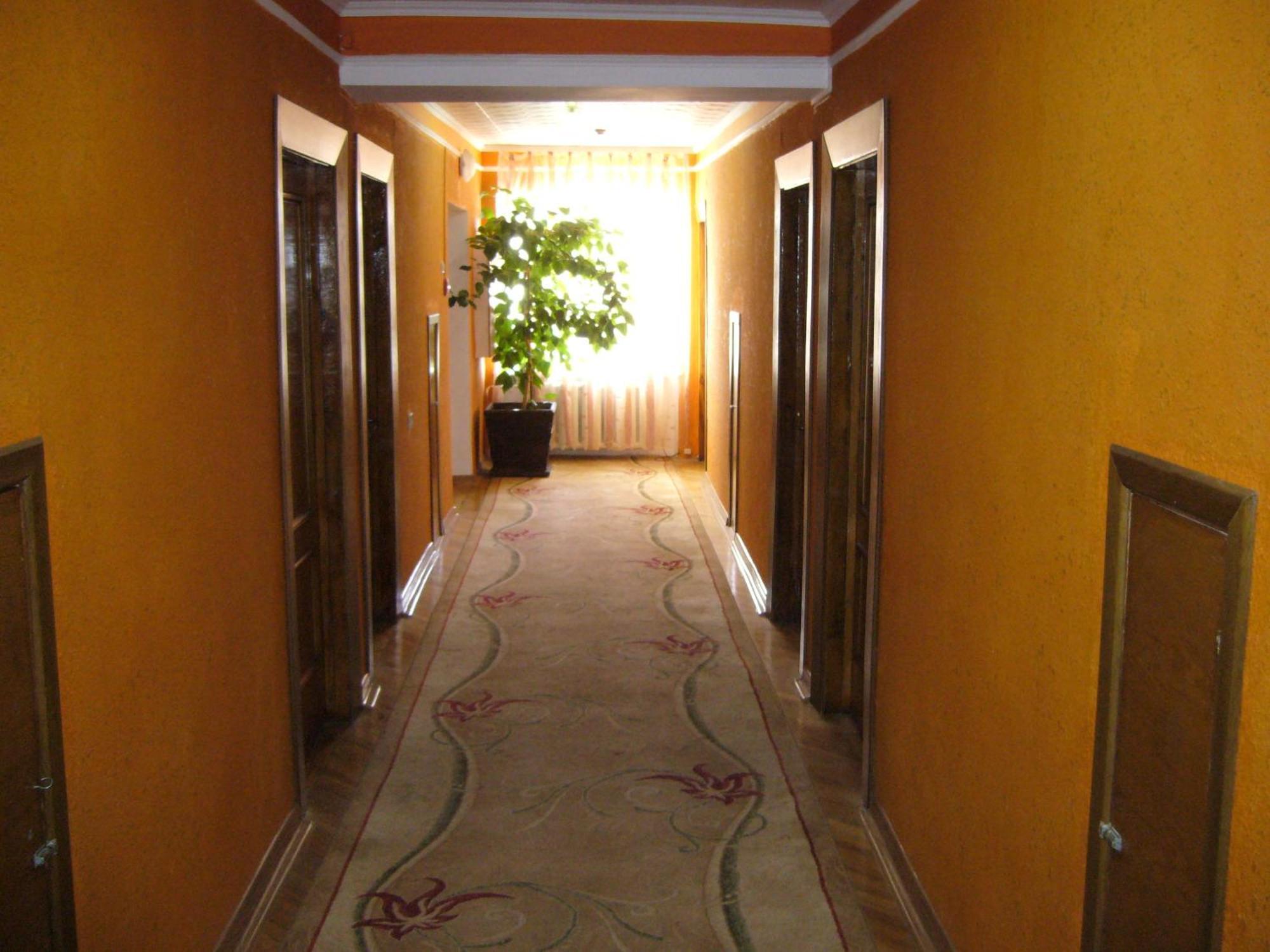 Hotel Profspilkovyi Lutsk Exterior photo